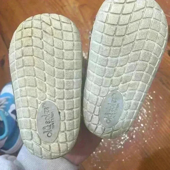 Old Soles Australia silver and rose gold 6-9 months US 3 baby sneaker shoes - Picture 6 of 9